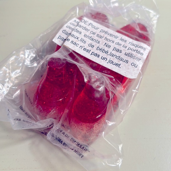 Wizard of Oz Iconic Ruby Slippers Figurine - Picture 10 of 13